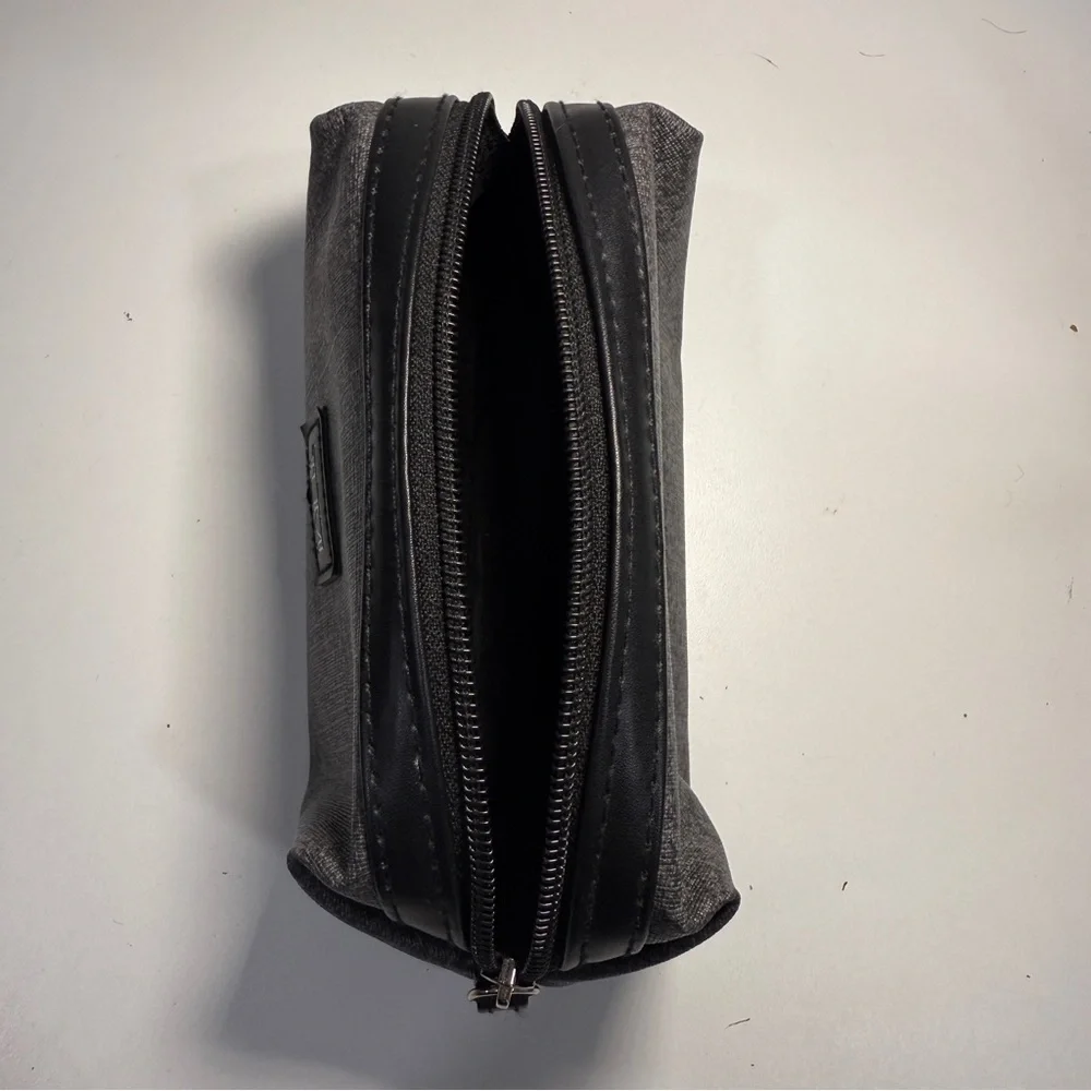 Tumi for Delta Bag Travel Trip Vacation Cosmetics Makeup Designer Luxury EUC